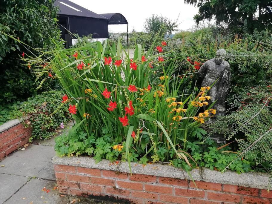 Country Home With Gardens นิวทาวน์ ภายนอก รูปภาพ