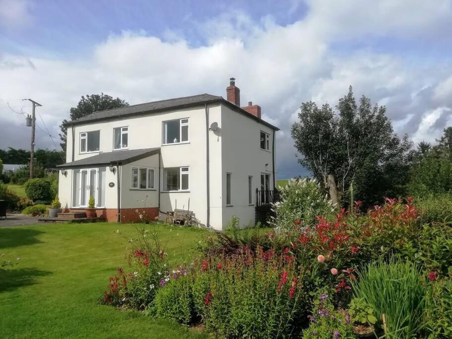 Country Home With Gardens นิวทาวน์ ภายนอก รูปภาพ
