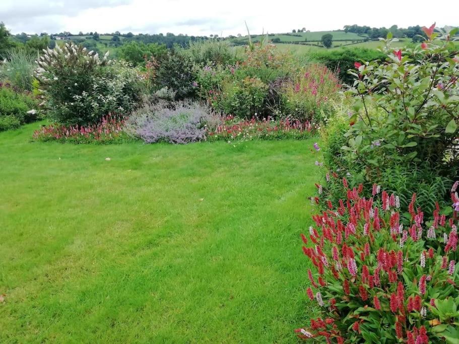 Country Home With Gardens นิวทาวน์ ภายนอก รูปภาพ